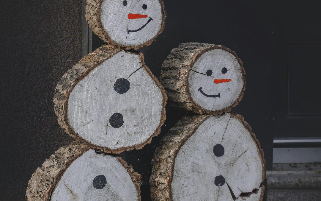 two snowman painted on logs